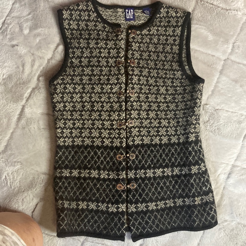 Gap sweater vest•Size L•Used
